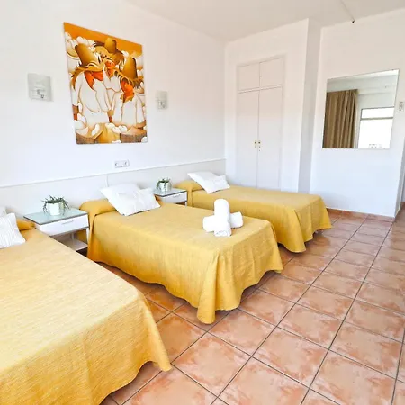 Hsr Gil (Adults Only) Albergue *