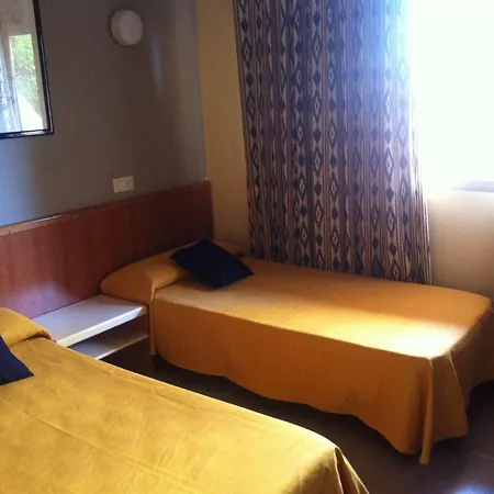 Martinez Apartahotel