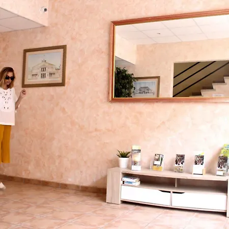 Hsr Gil (Adults Only) Albergue *