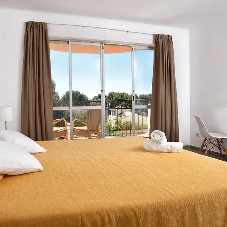 Martinez Apartahotel