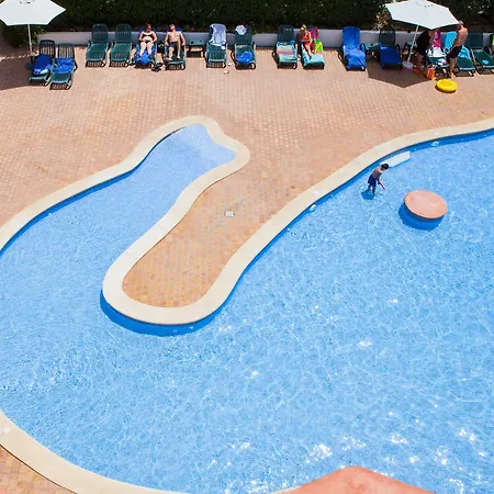 Fergus Club Park 4*