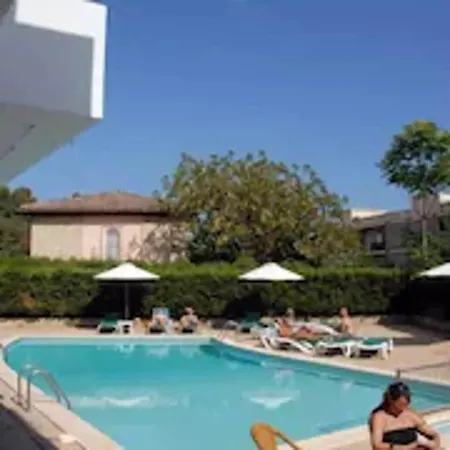 Martha's Aparthotel