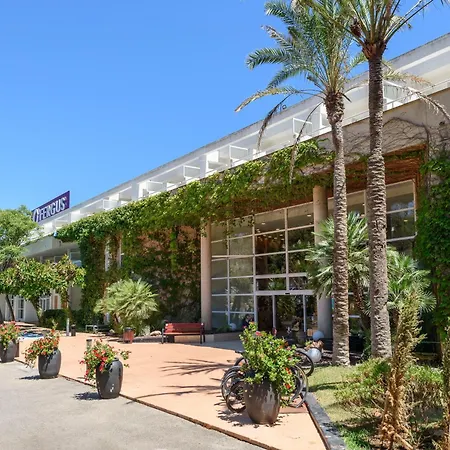 Fergus Club Park 4*