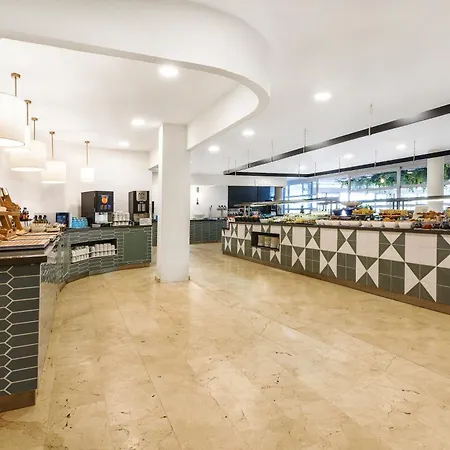 Fergus Club Park Hotel 4*