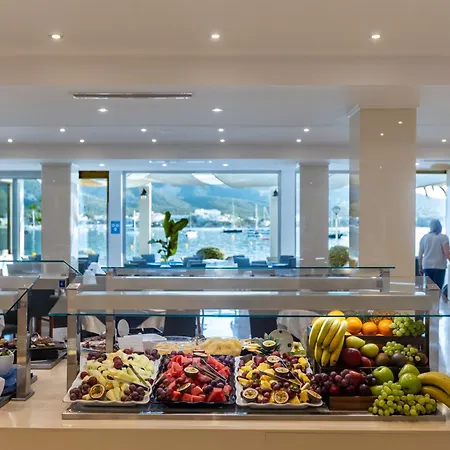Hotel Seramar Comodoro Playa 4*