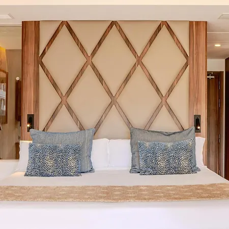 Zafiro Palace Aparthotel 5*