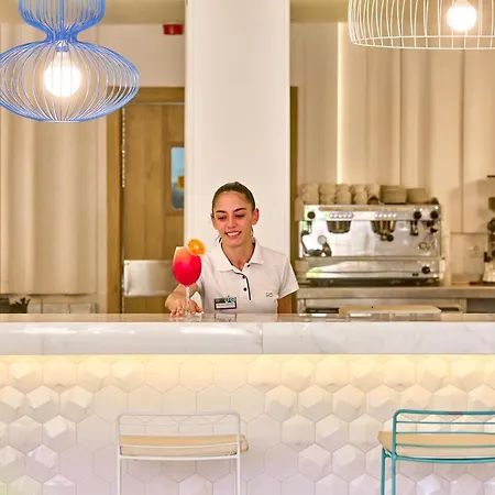 Zafiro Aparthotel 4*